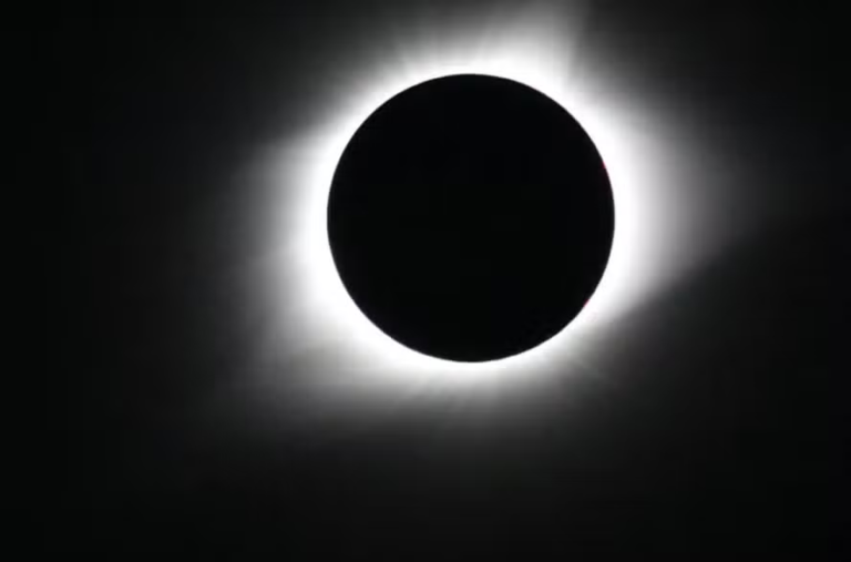 Eclipse solar total nesta quarta (12) vai escurecer o céu; assista