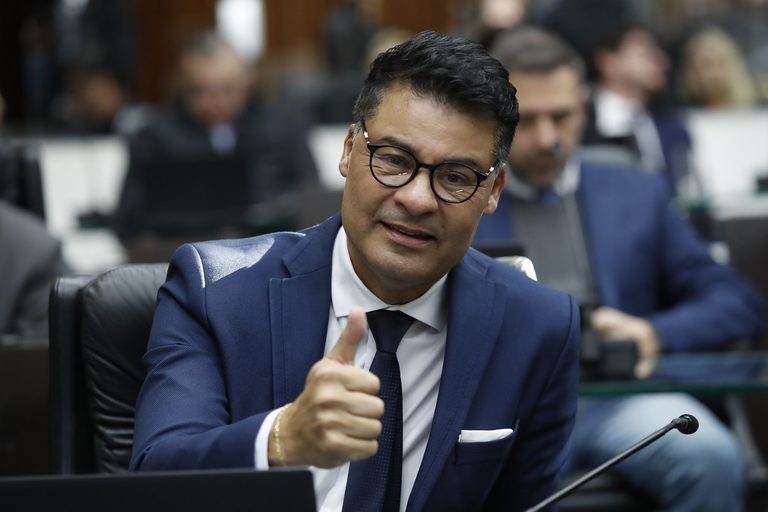 Marcelo Rangel firma compromisso em defesa do cooperativismo no Paraná