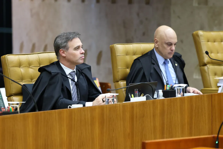 Ex-ministros do STF pedem a Fachin ‘imediata e rigorosa’ apuração de crise