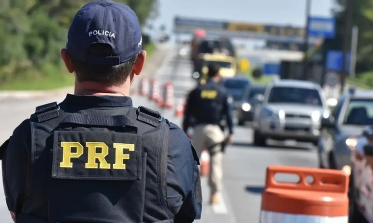 PRF reforça fiscalização nas rodovias federais do Paraná durante feriado de Nossa Senhora Aparecida