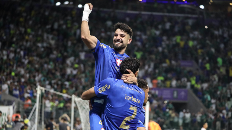 Palmeiras domina o Bahia, vence e fica a um ponto do líder Flamengo