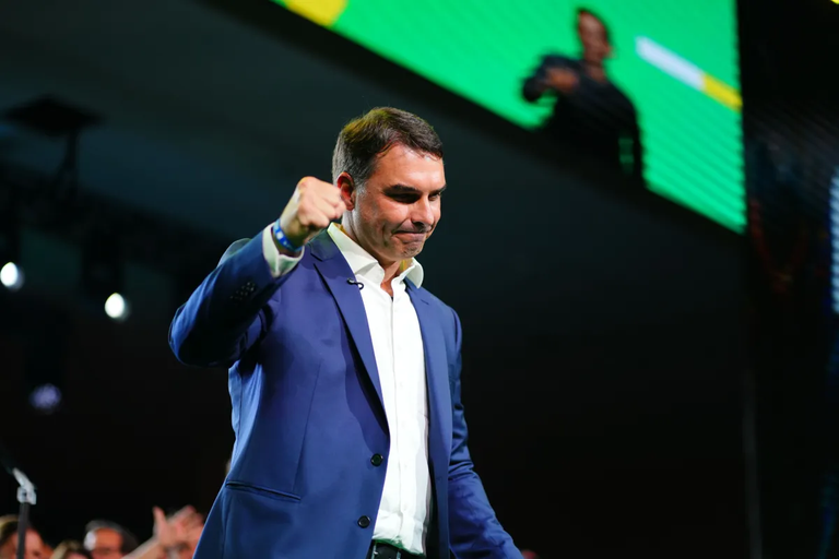 Polymarket aponta Flávio Bolsonaro com 77% de chance de vitória a seis dias da eleição